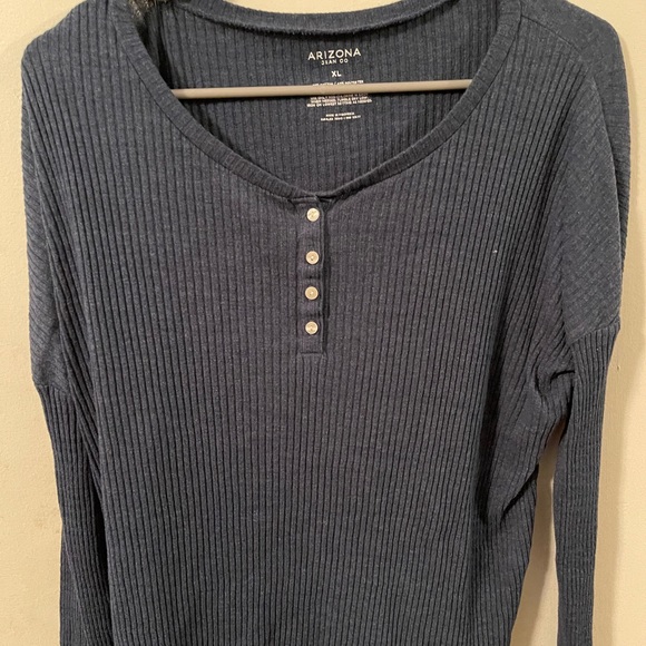 Blue along Sleeve - Picture 2 of 3